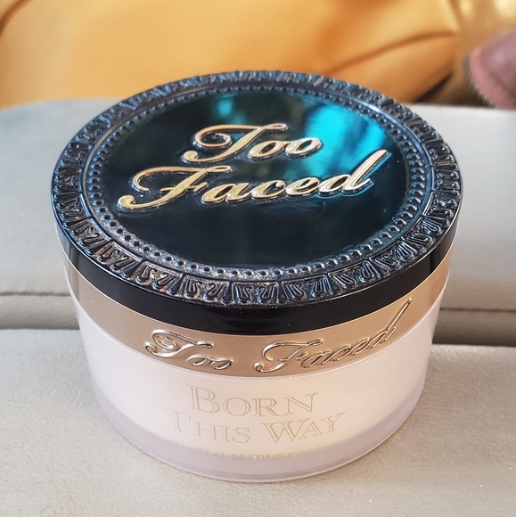 Too Faced Born This Way Translucent Powder